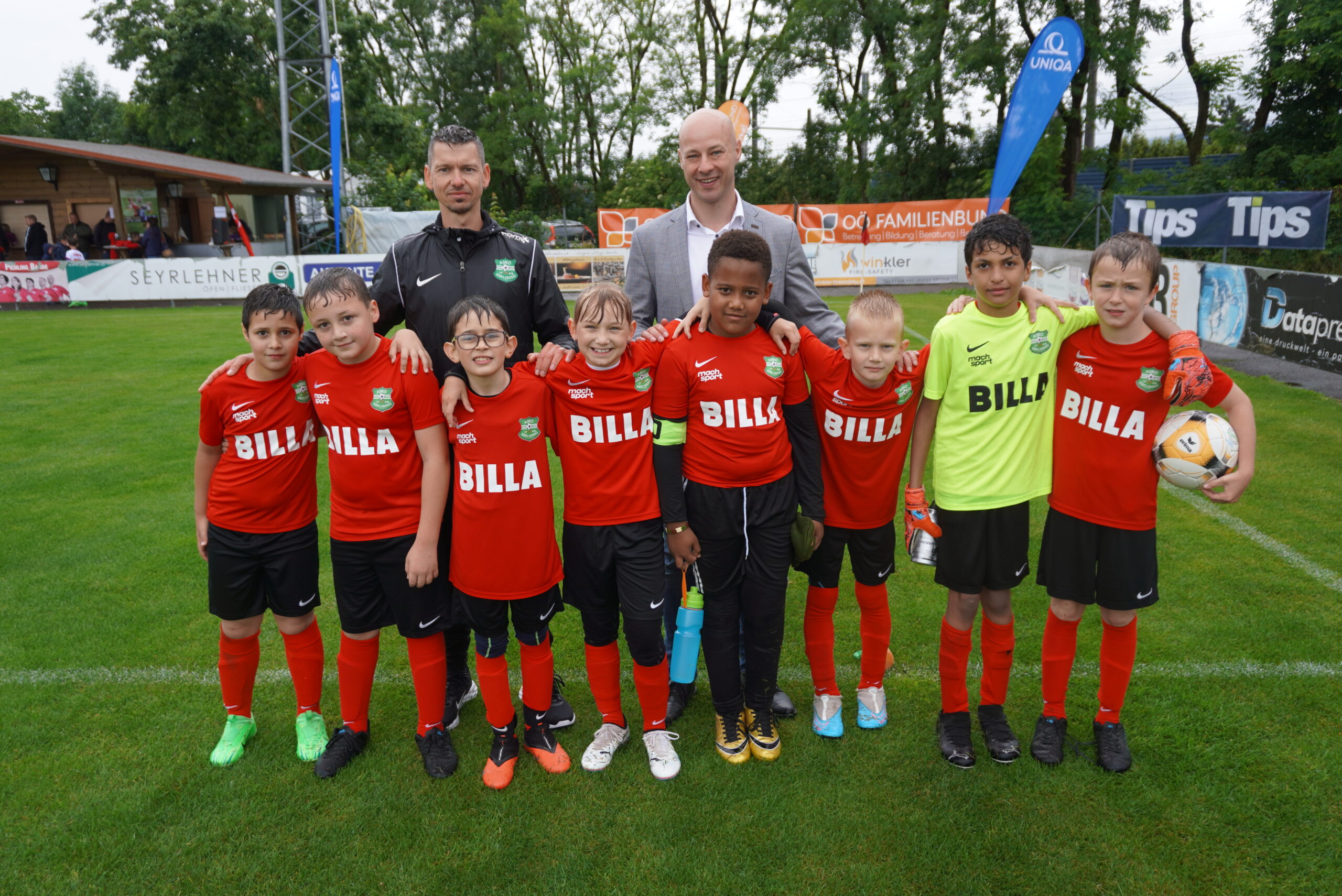 Martin Hajart mit Fußballteam