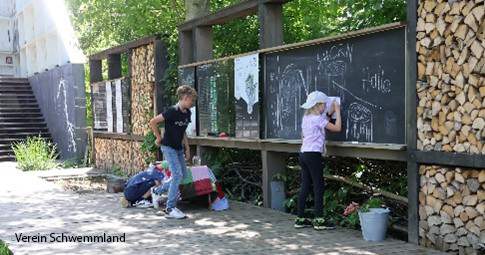 Kinder im Freien