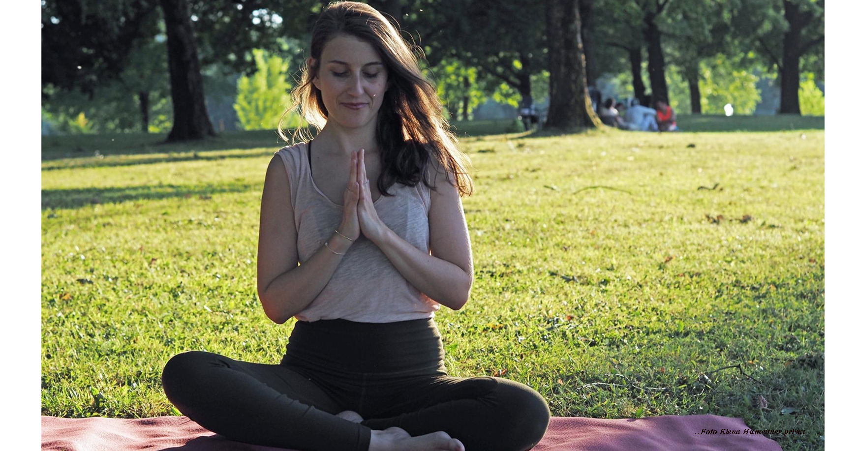 Frau macht Yoga